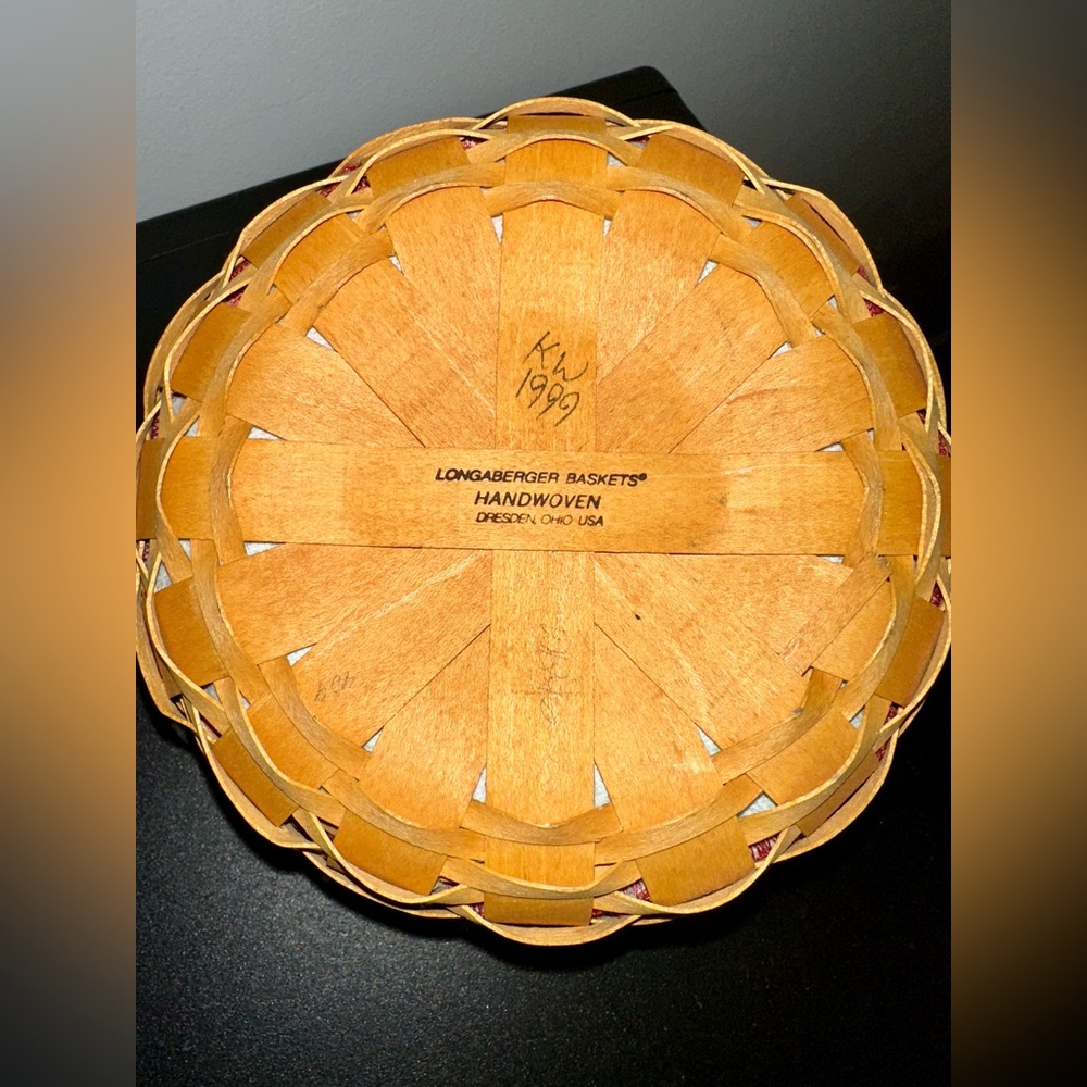 Longaberger Basket with Multicolor Liner - Picture 2 of 4